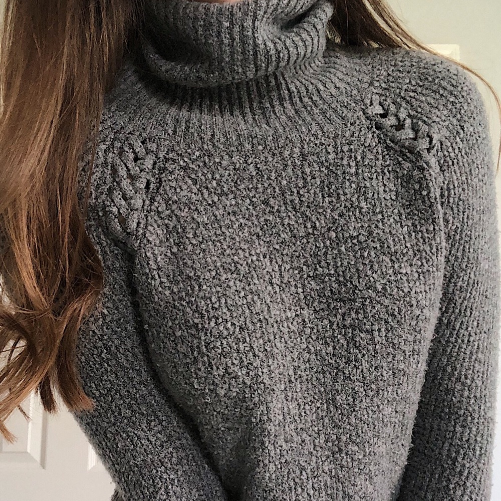 American Eagle Gray Turtleneck